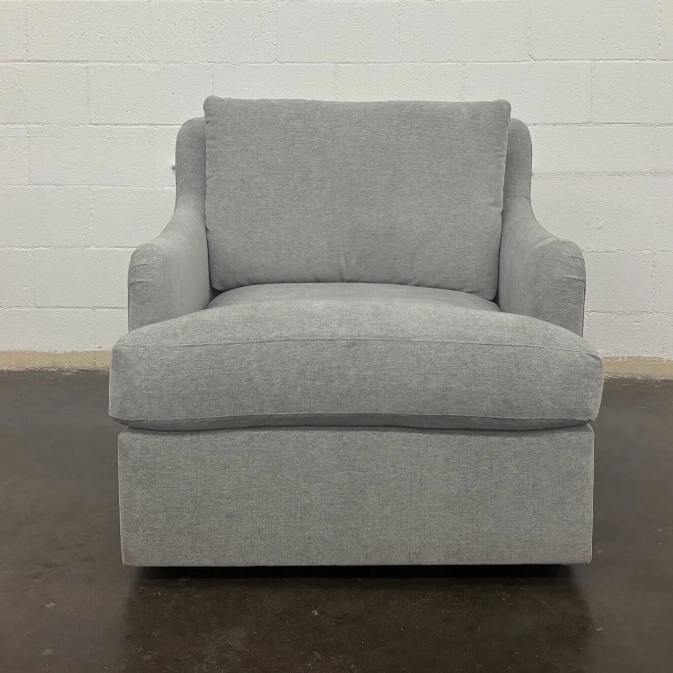 Kaydan Swivel Chair in Latex - Image 2