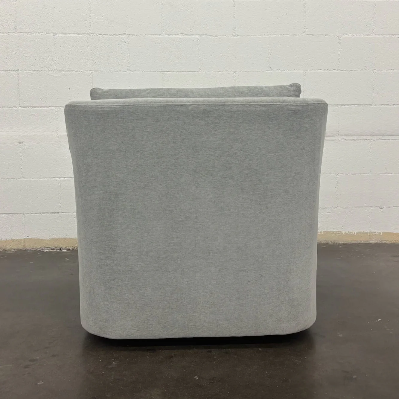 Kaydan Swivel Chair in Latex - Image 4
