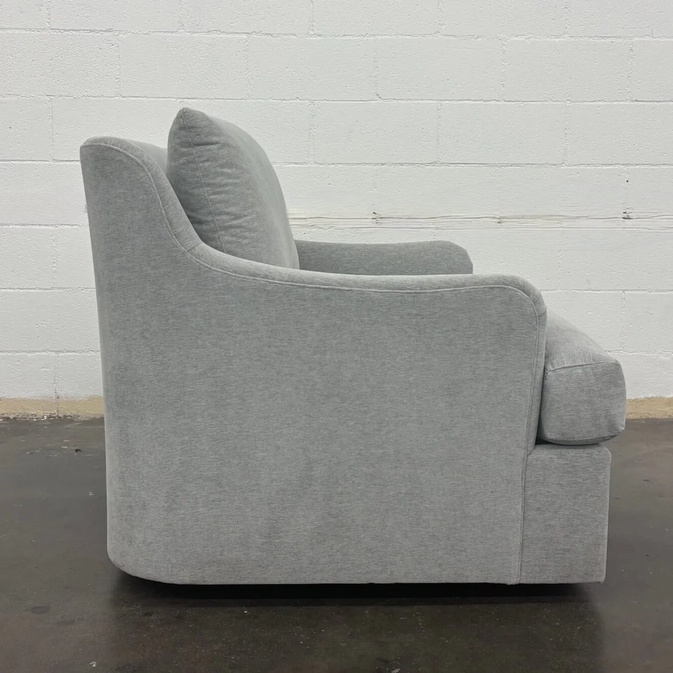 Kaydan Swivel Chair in Latex - Image 5
