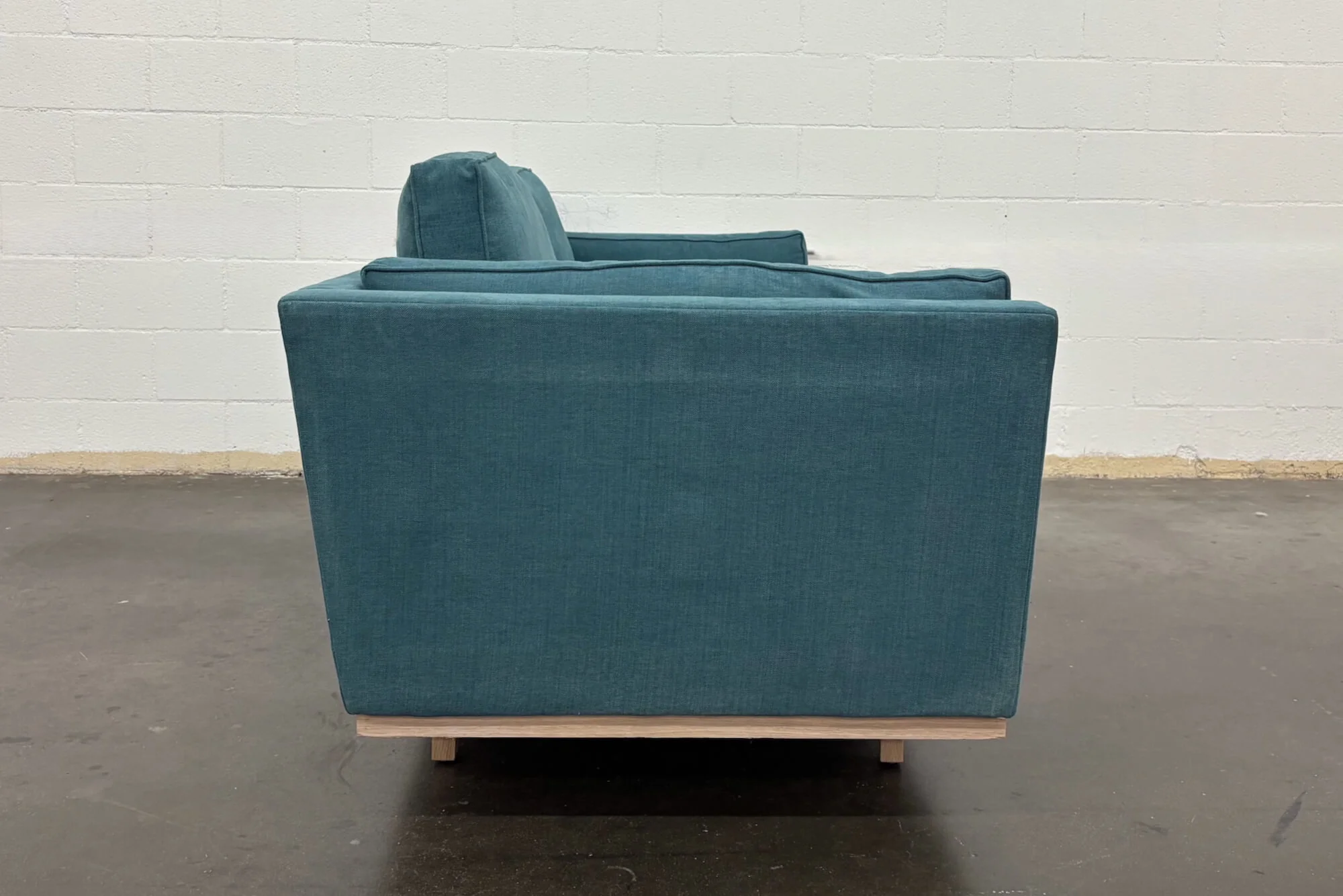 Kirnik Sofa with Natural Latex Cushions - Image 4