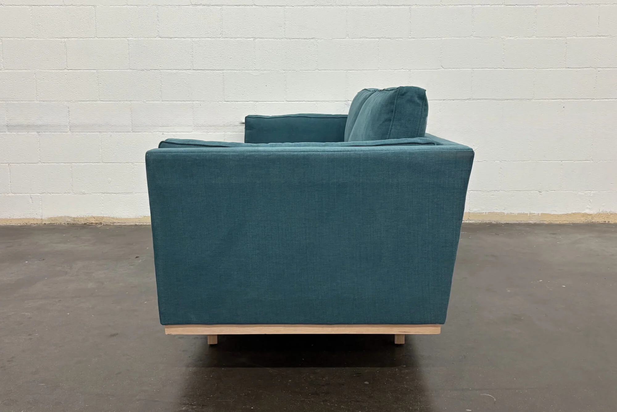 Kirnik Sofa with Natural Latex Cushions - Image 6